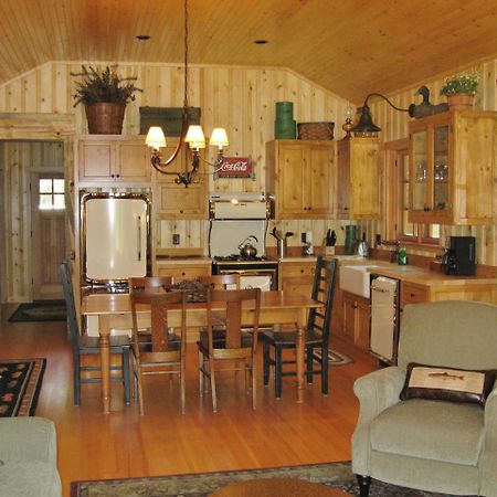 Lake Creek Lodge Bend Exterior photo